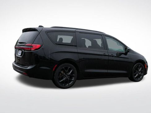 Used 2025 Chrysler Pacifica Limited FWD image 3