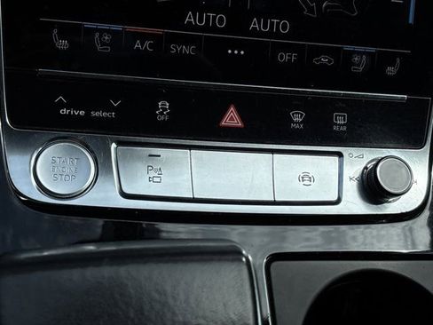 Used 2019 Audi Q8 Prestige AWD/4WD image 43