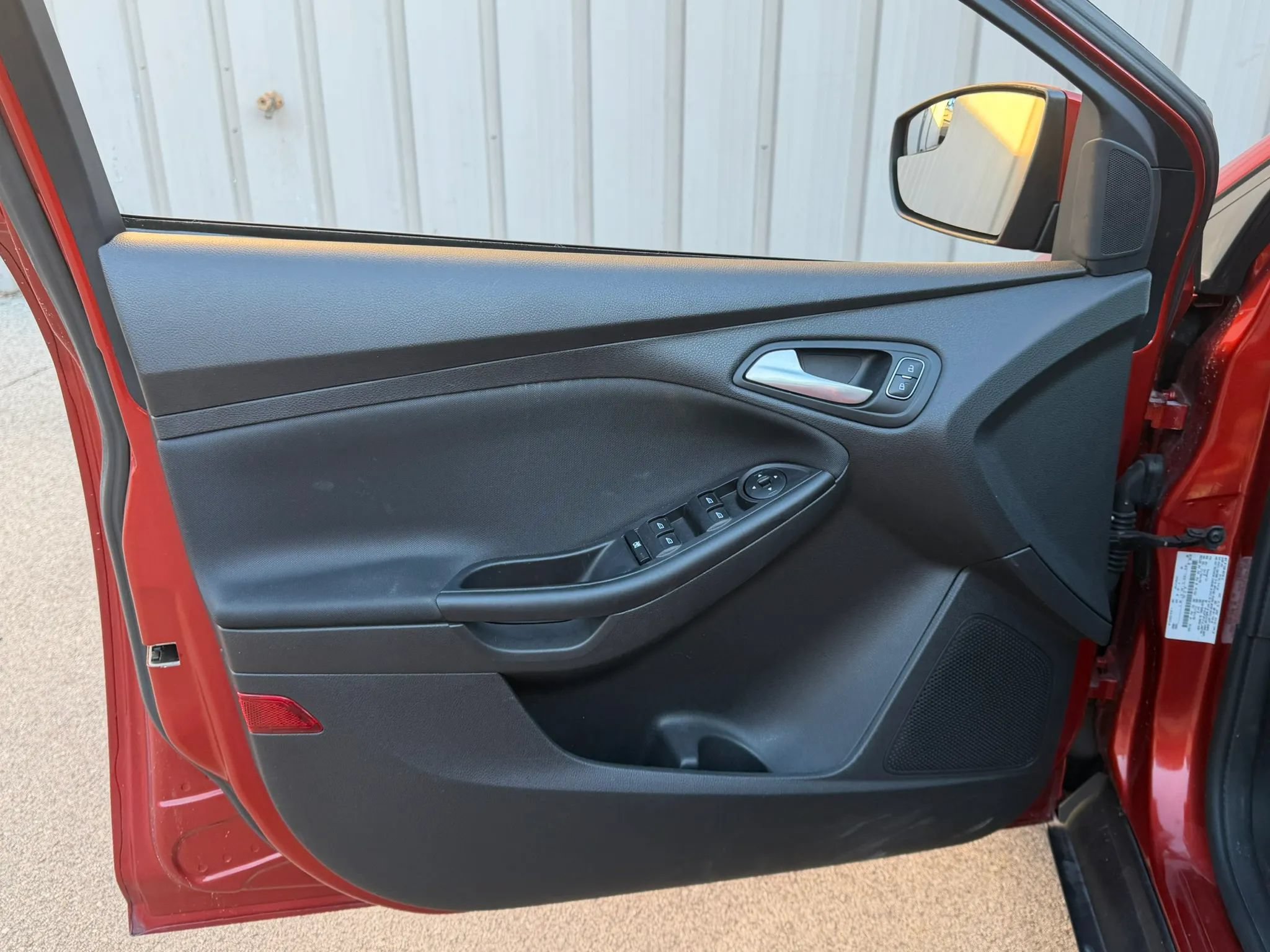 Used 2018 Ford Focus SE FWD image 16