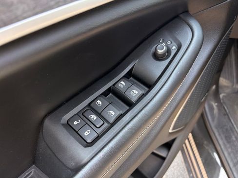 Used 2023 Jeep Grand Cherokee L Limited AWD/4WD image 10
