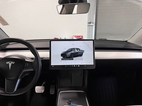 Used 2023 Tesla Model Y Performance AWD/4WD image 17