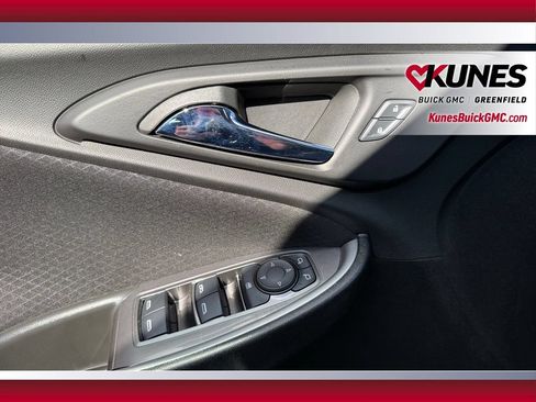 Used 2025 Chevrolet Malibu LT FWD image 30
