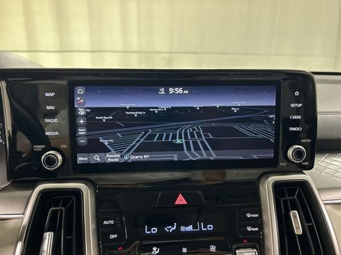 Used 2022 Kia Sorento S FWD image 16