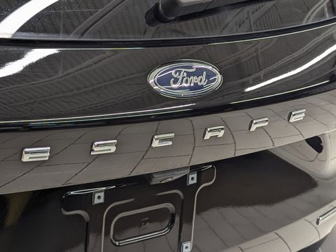 Used 2022 Ford Escape Titanium image 34