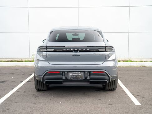 Certified 2025 Porsche Macan Electric image 7