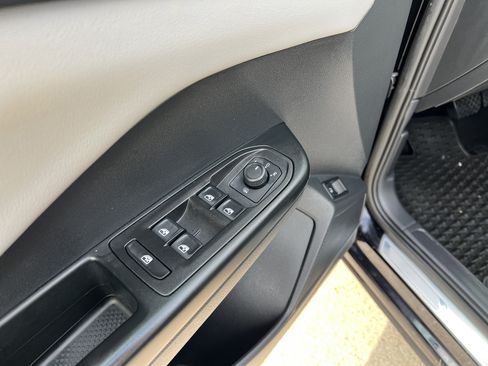 Certified 2023 Volkswagen Taos SE w/ Panoramic Sunroof Package FWD image 14