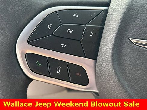 Used 2023 Chrysler Pacifica Touring-L image 26