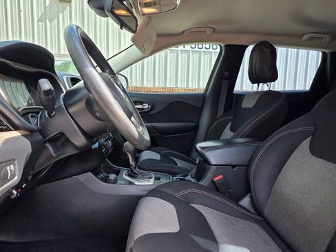 Used 2014 Jeep Cherokee Sport w/ Safety Group image 11