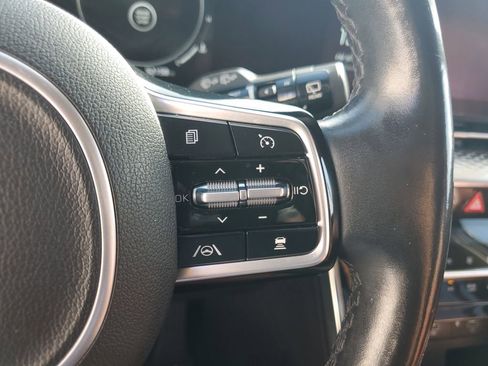 Used 2022 Kia Carnival SX Prestige image 28