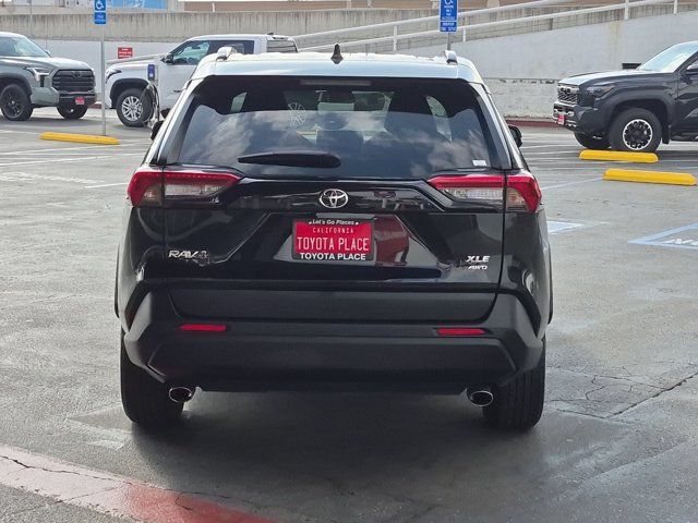 Used 2025 Toyota RAV4 XLE AWD/4WD image 9