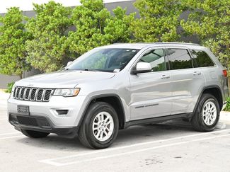 Used 2020 Jeep Grand Cherokee Laredo image 1