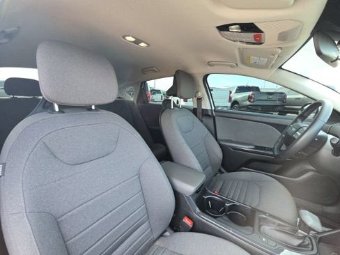 Used 2025 Kia K4 EX FWD image 16
