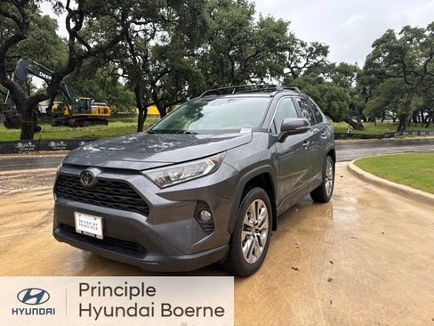Used 2019 Toyota RAV4 XLE Premium FWD image 2