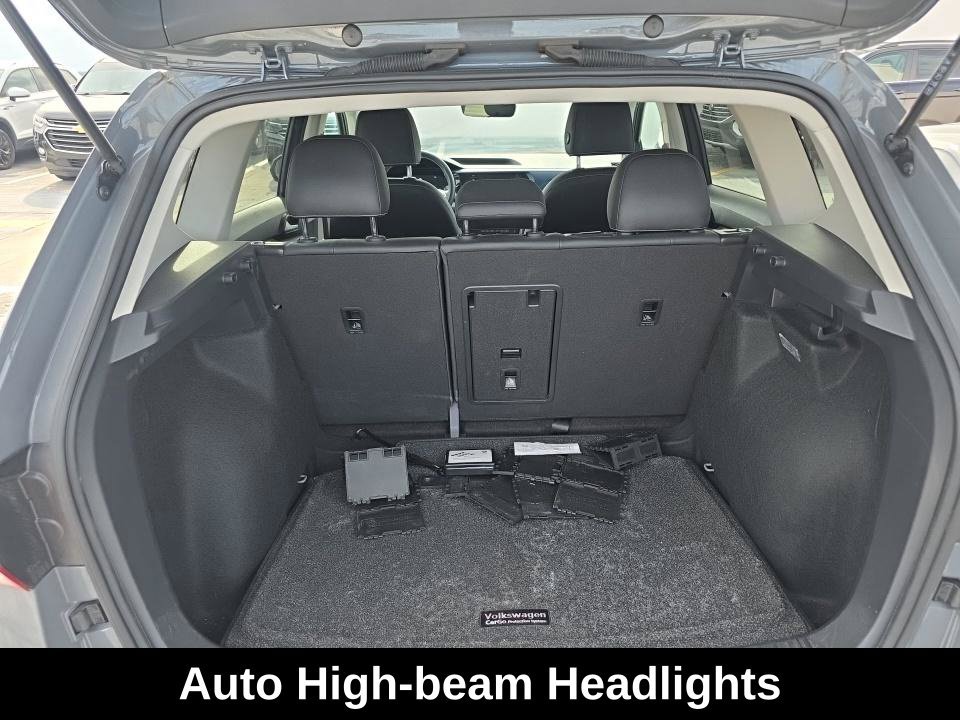 Used 2023 Volkswagen Taos SE w/ Panoramic Sunroof Package FWD image 10