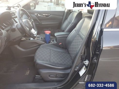 Used 2021 Nissan Rogue Sport SV w/ Technology Package image 6