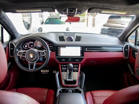 Certified 2023 Porsche Cayenne GTS AWD/4WD image 21