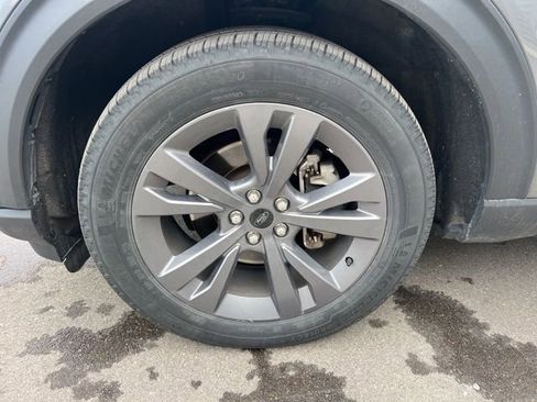 Used 2023 Ford Explorer XLT w/ Equipment Group 202A image 9