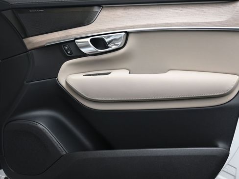 New 2026 Volvo XC90 B6 Plus w/ Protection Package Premier image 11