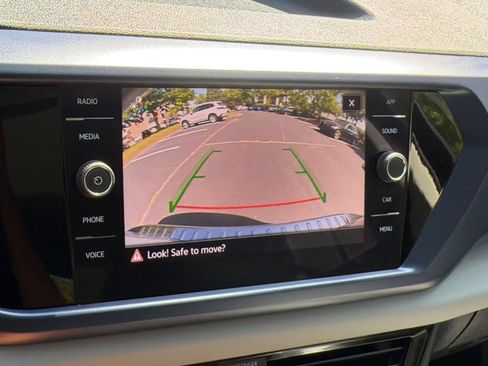 Used 2023 Volkswagen Taos SE w/ Panoramic Sunroof Package FWD image 18