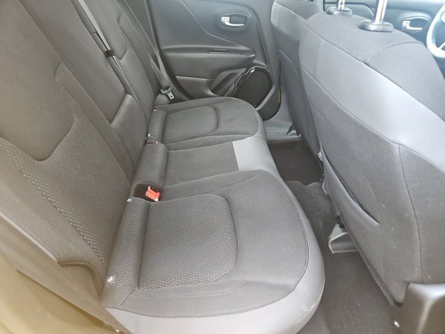 Used 2018 Jeep Renegade Altitude w/ UConnect 8.4 Nav Group FWD image 23