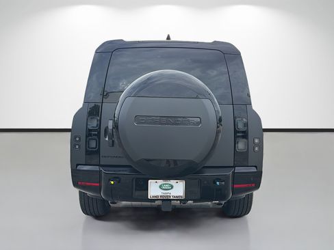 New 2026 Land Rover Defender 130 X-Dynamic SE AWD/4WD image 4