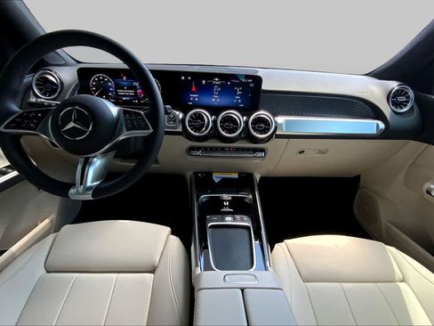 Used 2025 Mercedes-Benz GLB 250 image 8
