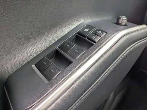 Used 2022 Toyota Highlander XLE image 32