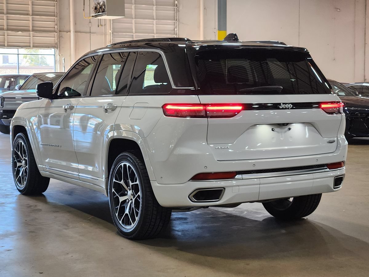 Used 2024 Jeep Grand Cherokee Summit AWD/4WD image 11