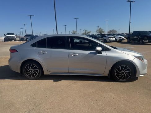 Used 2020 Toyota Corolla LE image 7