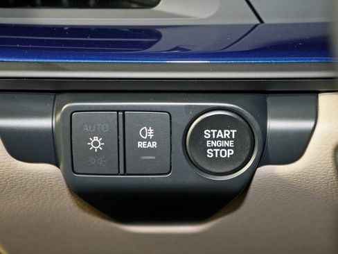 Certified 2025 Porsche 911 Carrera RWD image 25