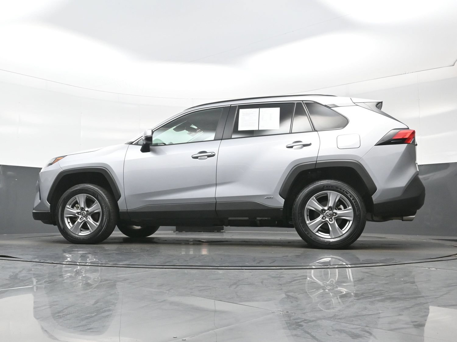 Used 2025 Toyota RAV4 XLE AWD/4WD image 29