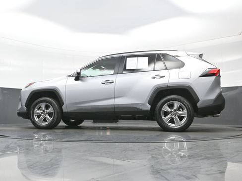 Used 2025 Toyota RAV4 XLE AWD/4WD image 29