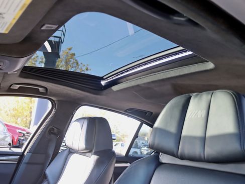 Used 2015 BMW M5 image 35