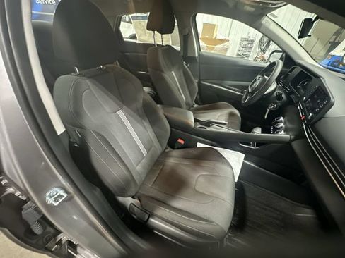 Used 2025 Hyundai Elantra SE FWD image 32