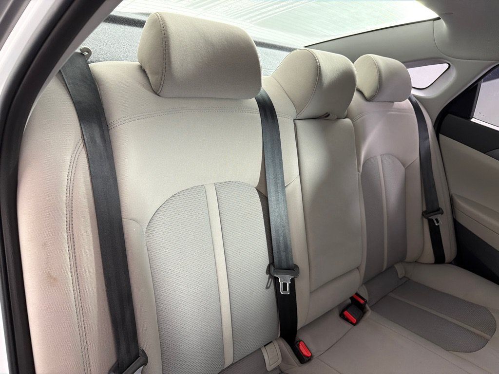 Used 2017 Hyundai Sonata SE FWD image 19