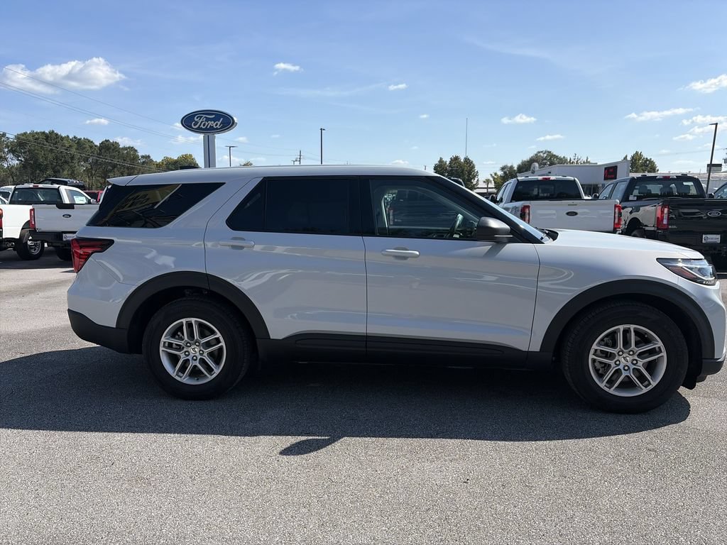 New 2026 Ford Explorer Active RWD image 8