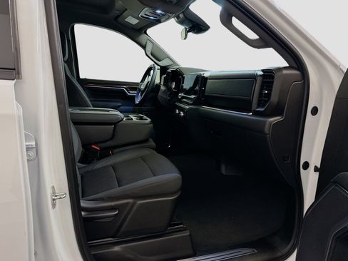 Used 2024 GMC Sierra 1500 Elevation image 32