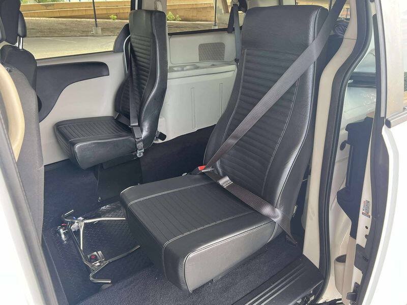 Used 2018 Dodge Grand Caravan SE FWD image 29