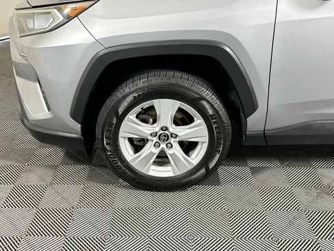 Used 2020 Toyota RAV4 XLE FWD image 11