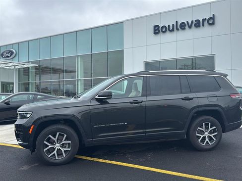 Used 2024 Jeep Grand Cherokee L Limited w/ Luxury Tech Group II image 18