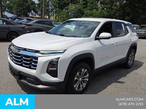 Used 2025 Chevrolet Equinox LT FWD image 3