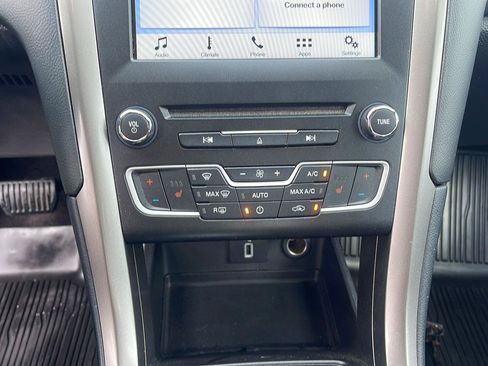 Used 2017 Ford Fusion SE w/ Fusion SE Technology Package FWD image 25