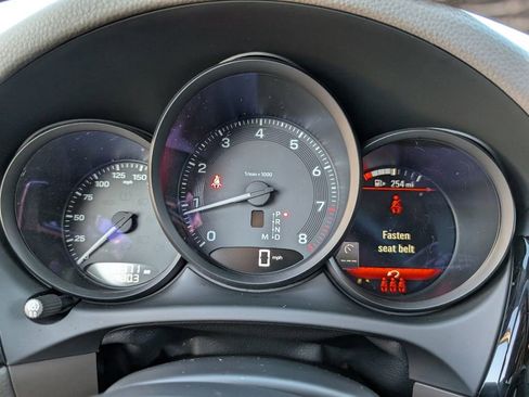 Certified 2024 Porsche Macan image 22