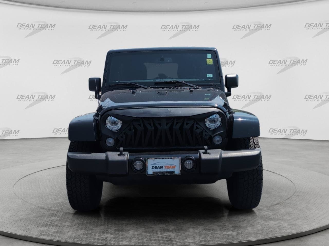 Used 2017 Jeep Wrangler Unlimited Sahara w/ Connectivity Group AWD/4WD image 2