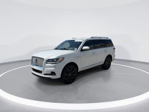 Used 2023 Lincoln Navigator Reserve AWD/4WD image 3
