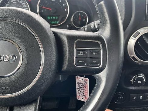 Used 2018 Jeep Wrangler Unlimited Sahara w/ Max Tow Package AWD/4WD image 11