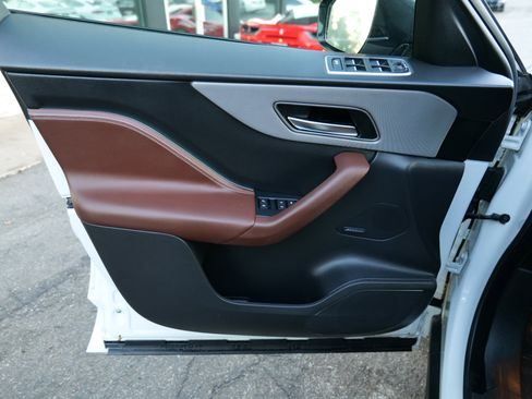 Used 2019 Jaguar F-PACE S image 12