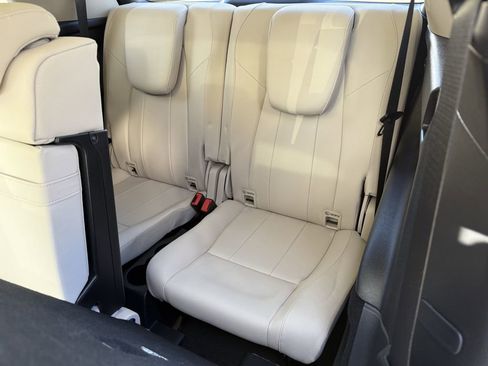 Certified 2025 Mercedes-Benz GLB 250 250 4MATIC image 15