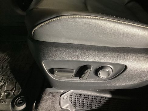 Used 2025 Toyota Sienna XLE Woodland Edition image 21