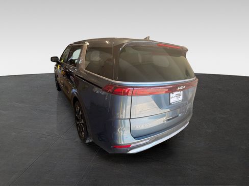 Used 2024 Kia Carnival EX FWD image 5